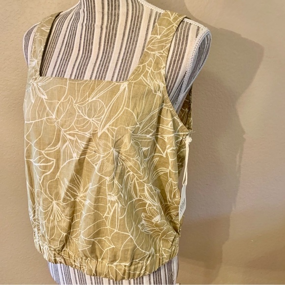 NWT a.n.a. Crop Top Medium Sonia Tropical Olive Mustard Yellow White Floral - Picture 5 of 13